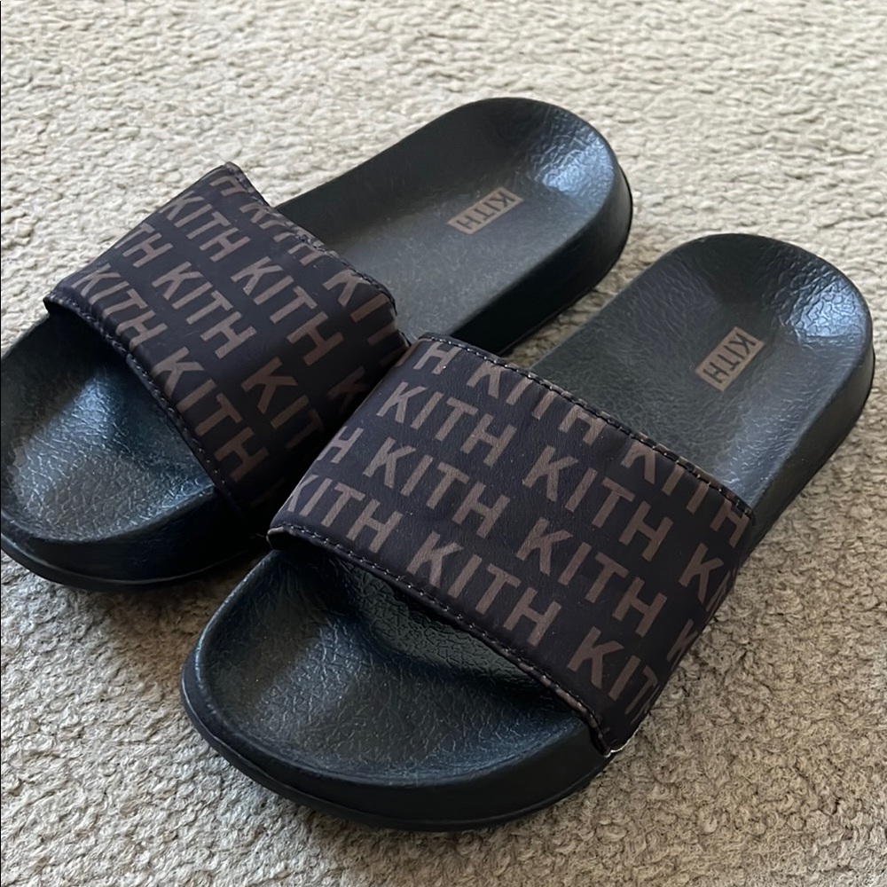 Womens Kith monogram pool slides